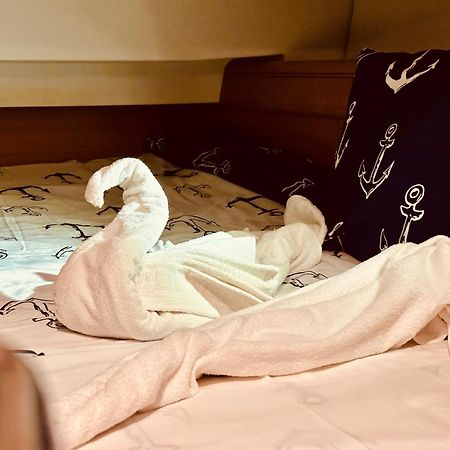 Hotel Sleep Aboard A Modern Sailboat In Oeiras Extérieur photo