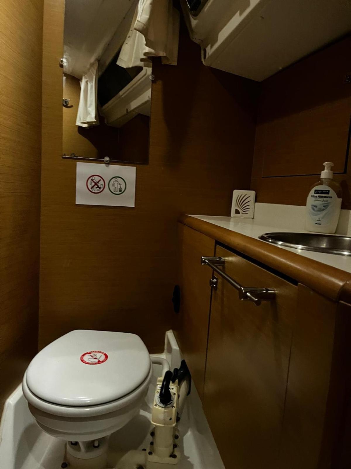 Hotel Sleep Aboard A Modern Sailboat In Oeiras Extérieur photo