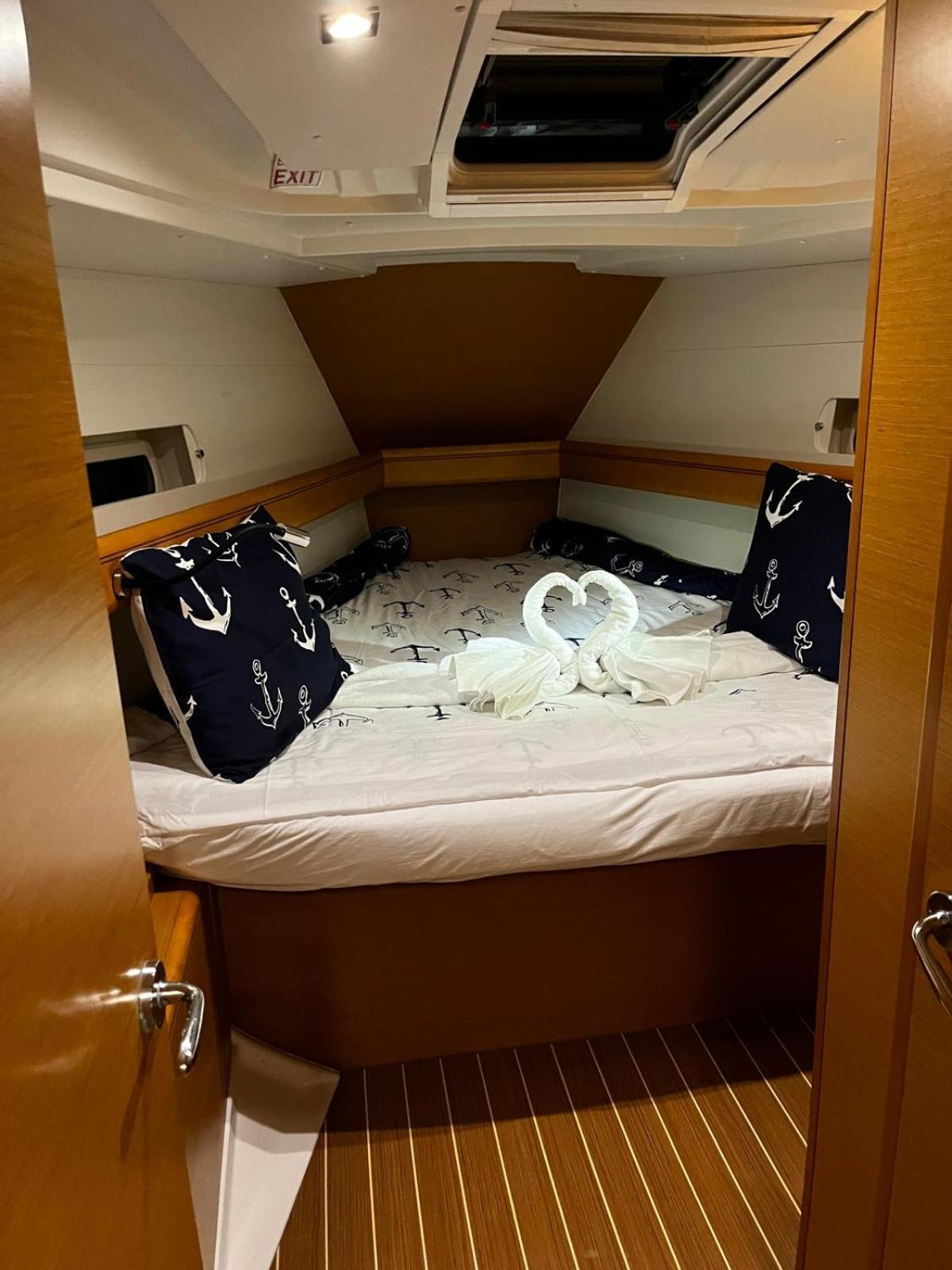 Hotel Sleep Aboard A Modern Sailboat In Oeiras Extérieur photo