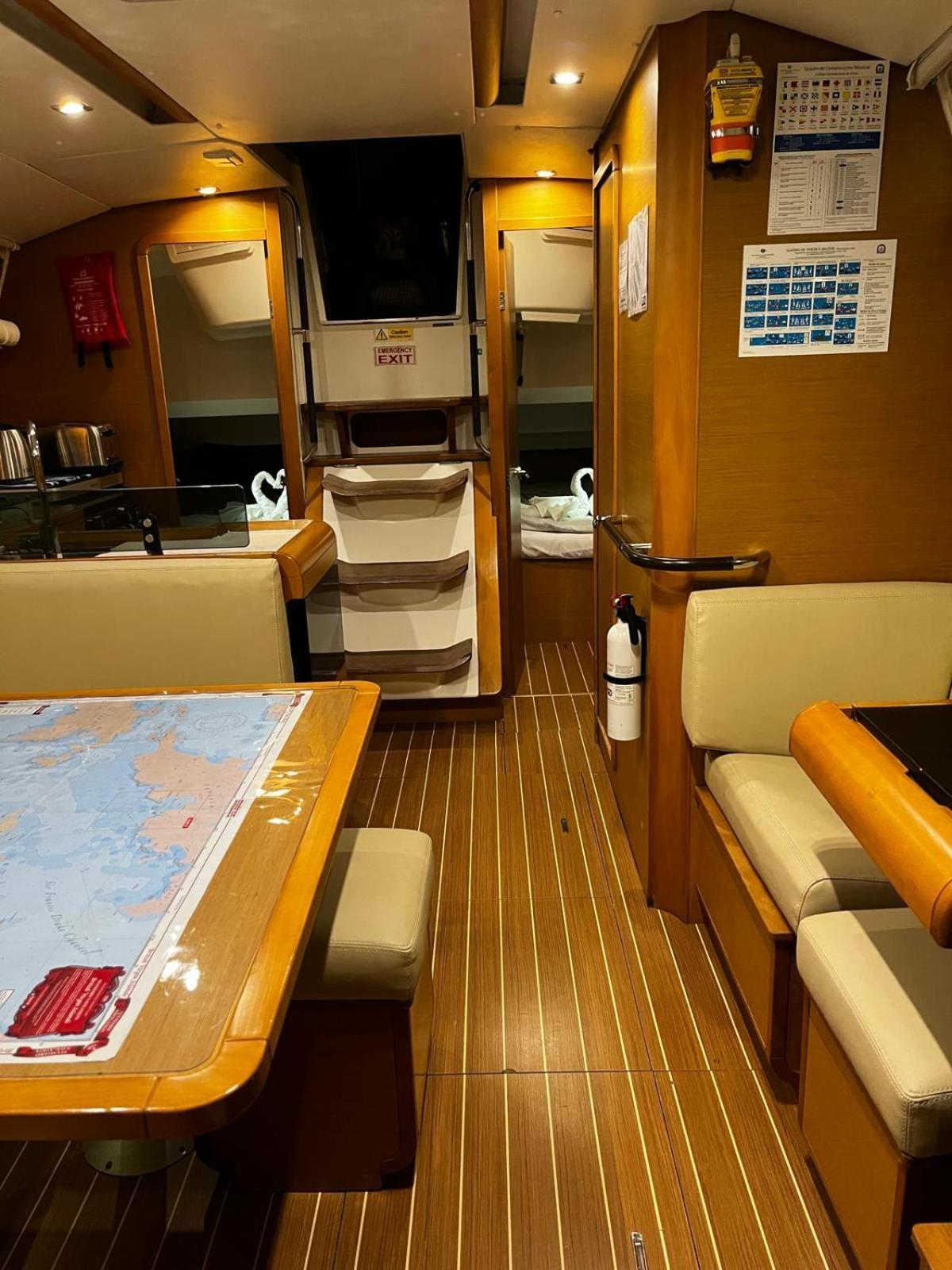 Hotel Sleep Aboard A Modern Sailboat In Oeiras Extérieur photo