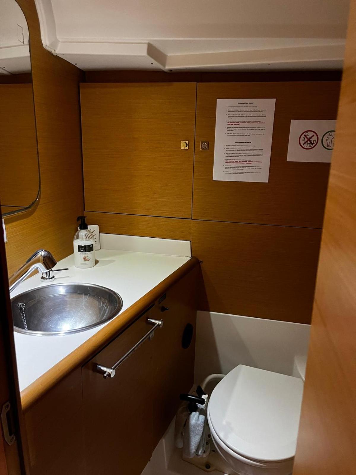 Hotel Sleep Aboard A Modern Sailboat In Oeiras Extérieur photo