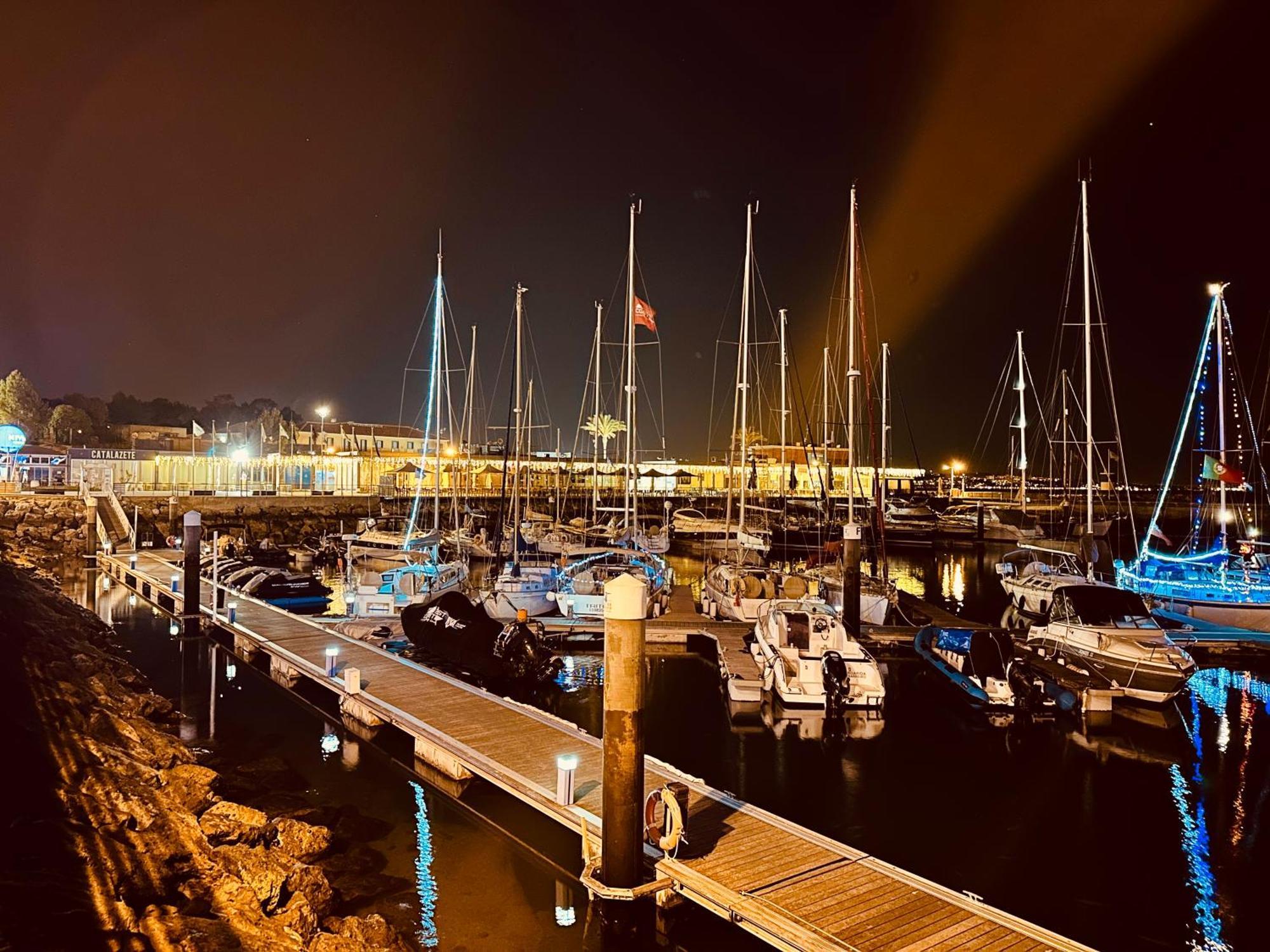 Hotel Sleep Aboard A Modern Sailboat In Oeiras Extérieur photo