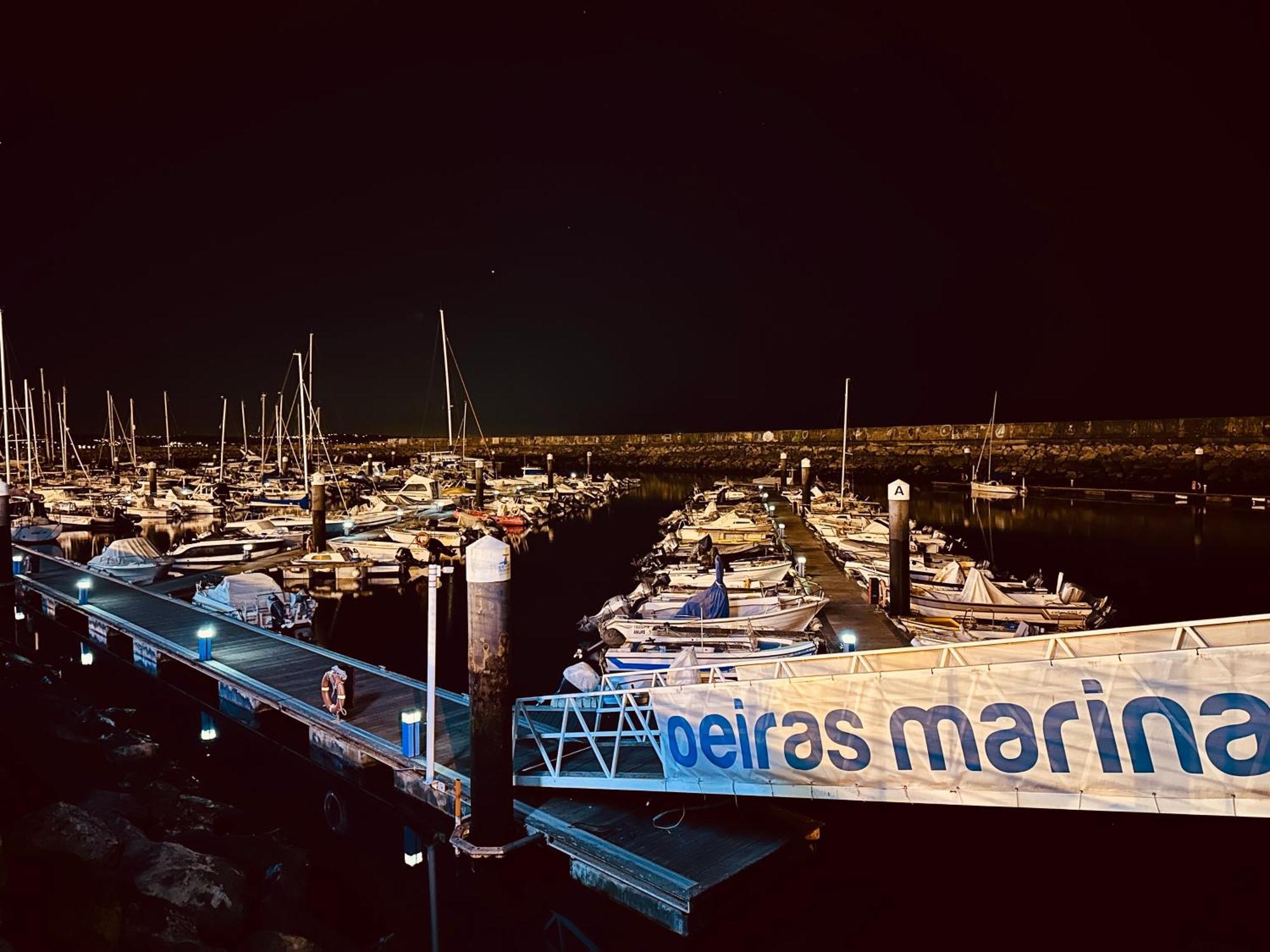 Hotel Sleep Aboard A Modern Sailboat In Oeiras Extérieur photo