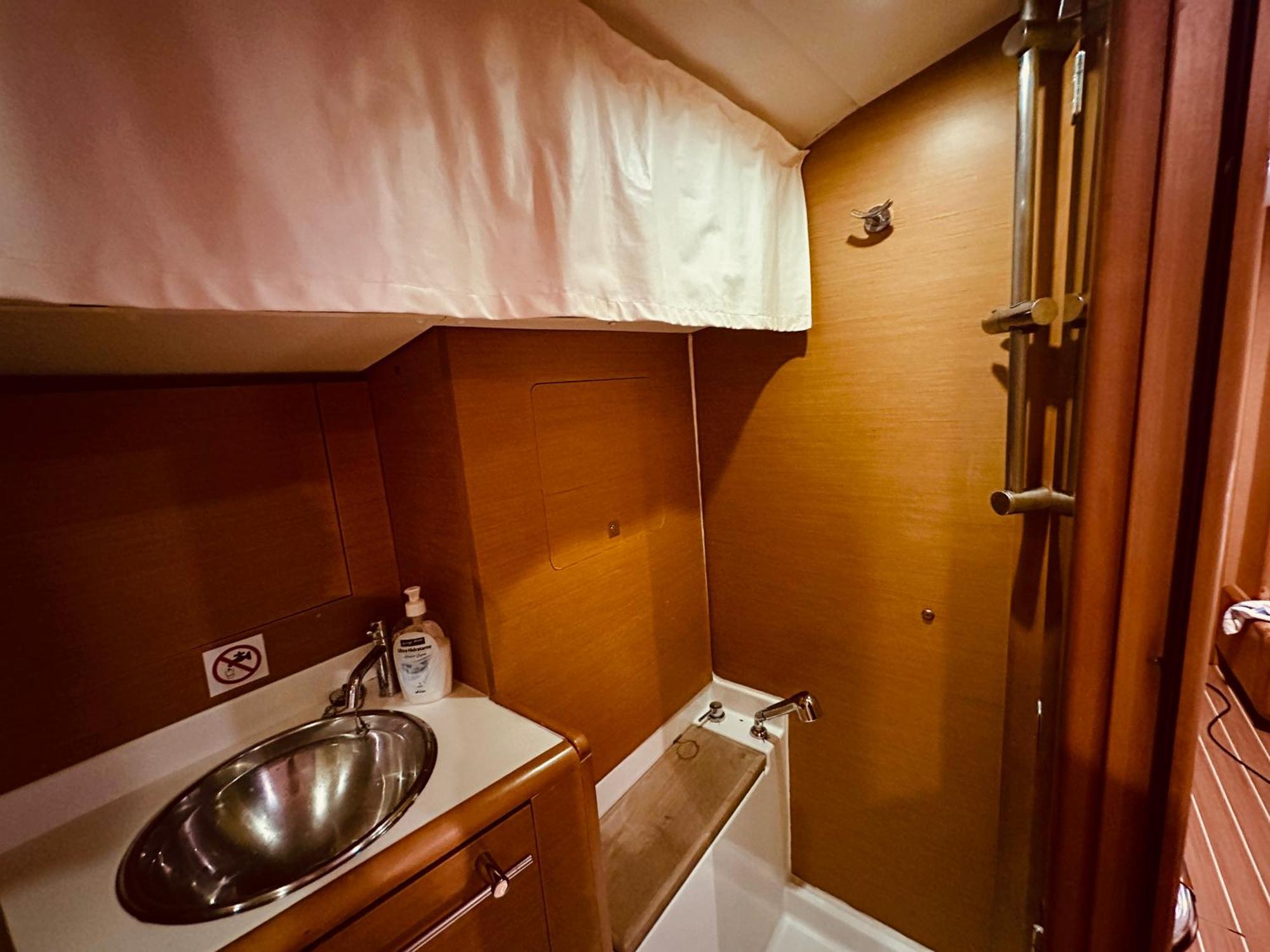 Hotel Sleep Aboard A Modern Sailboat In Oeiras Extérieur photo